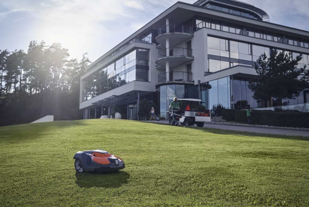 golf-course-robotic-lawn-mower
