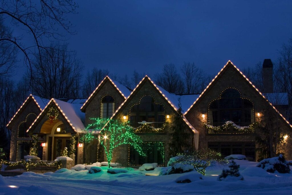 holiday-roof-top-trim-lighting