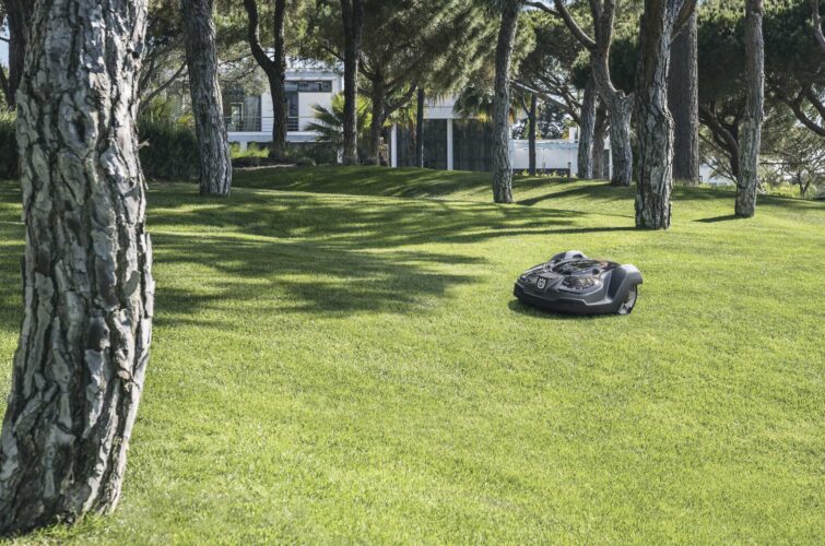 self-driving-robotic-lawn-mower